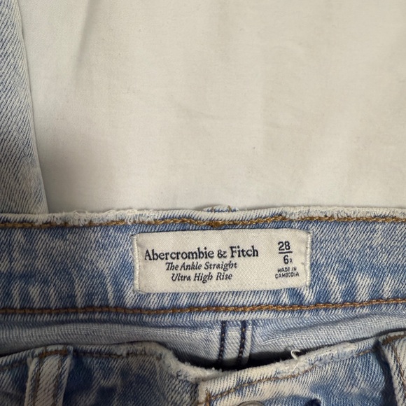 Abercrombie Ankle Straight Ultra High Rise Jeans - Picture 5 of 7